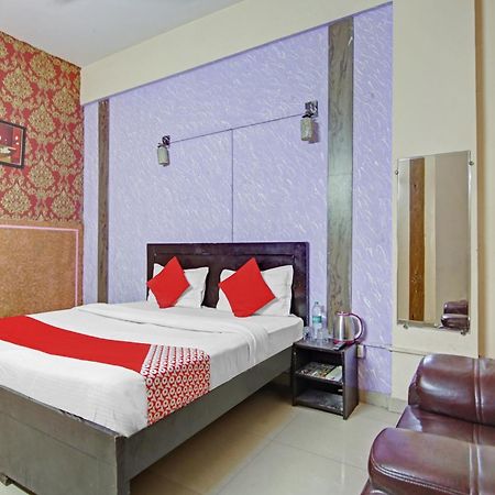 Hotel O Glorious Stayz Noida Exterior photo