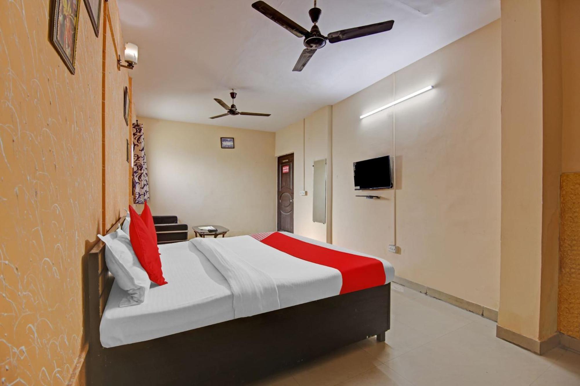 Hotel O Glorious Stayz Noida Exterior photo