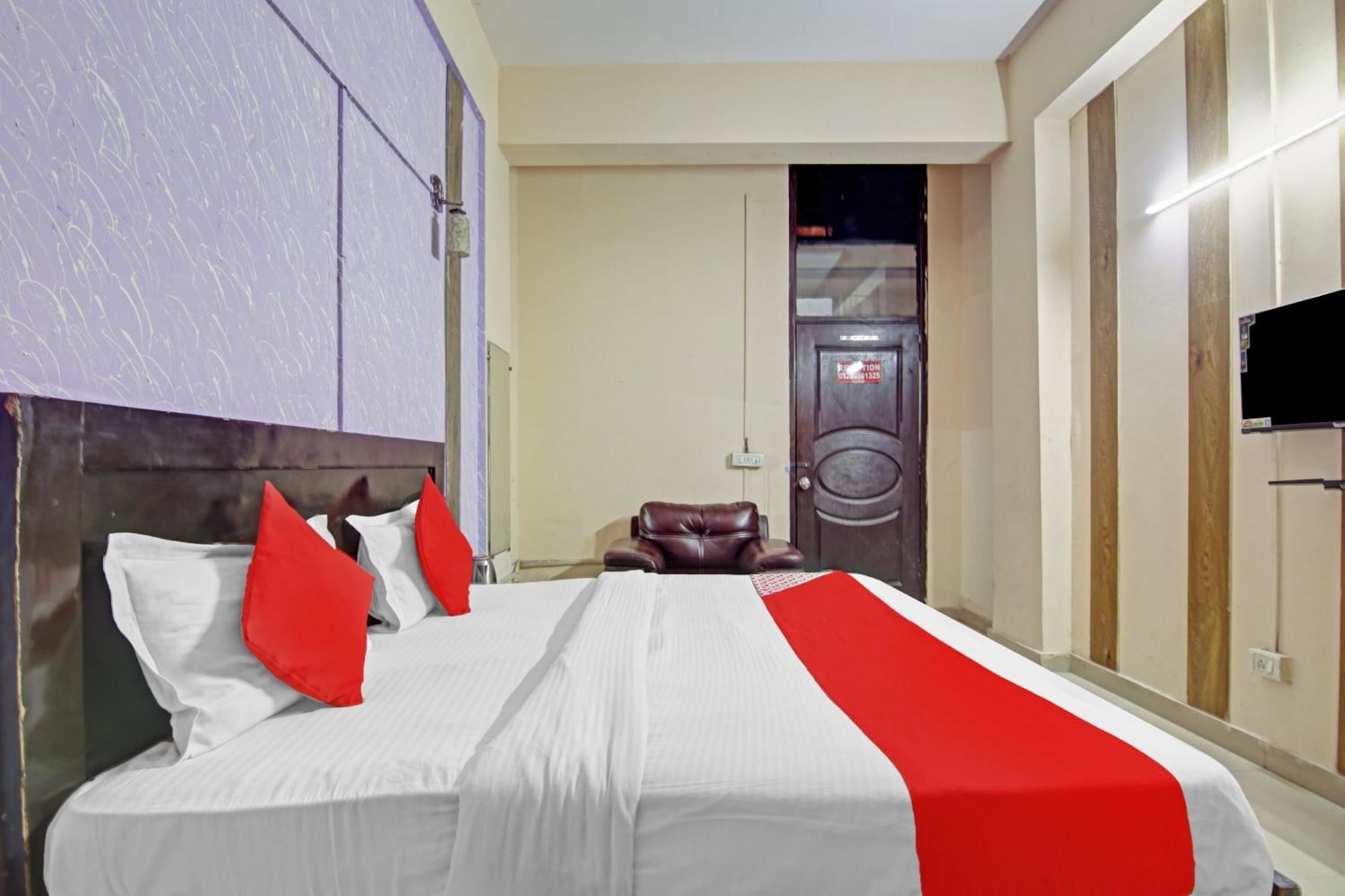 Hotel O Glorious Stayz Noida Exterior photo