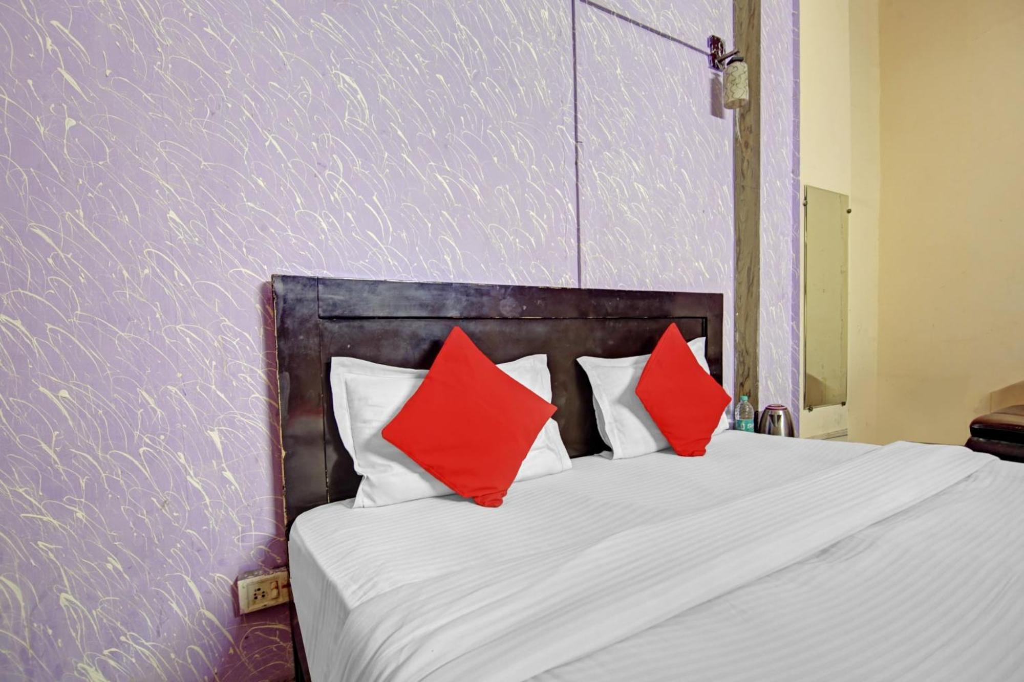 Hotel O Glorious Stayz Noida Exterior photo