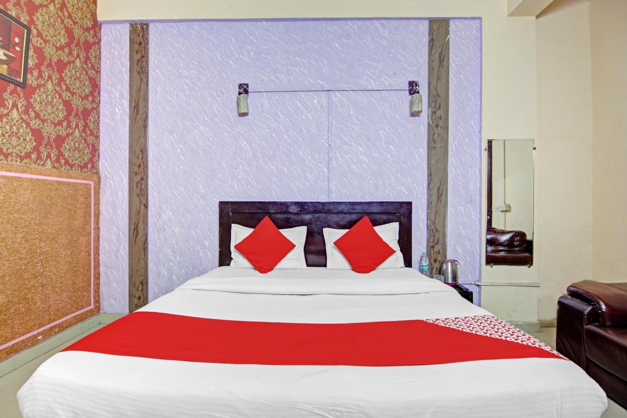 Hotel O Glorious Stayz Noida Exterior photo