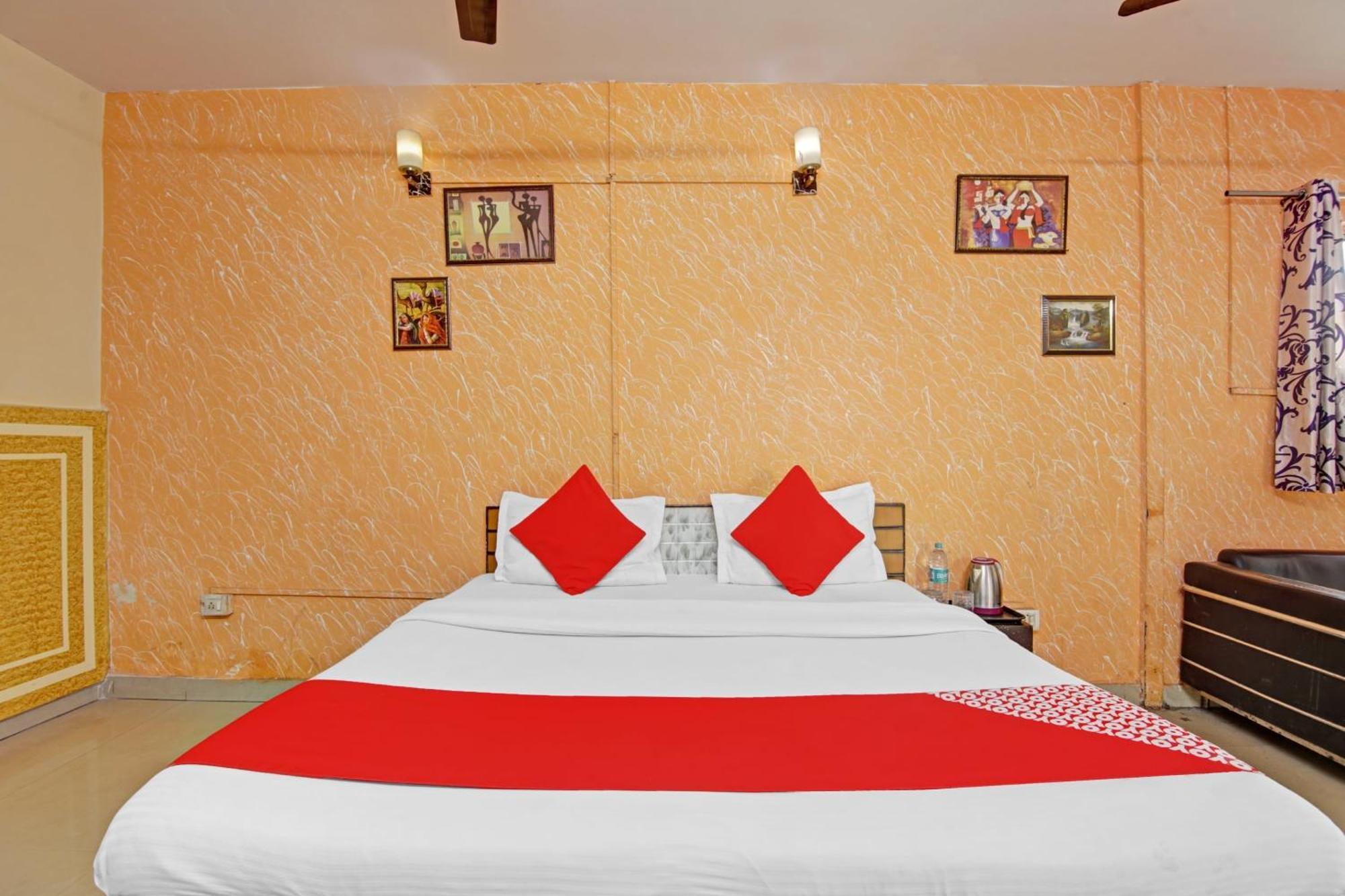Hotel O Glorious Stayz Noida Exterior photo