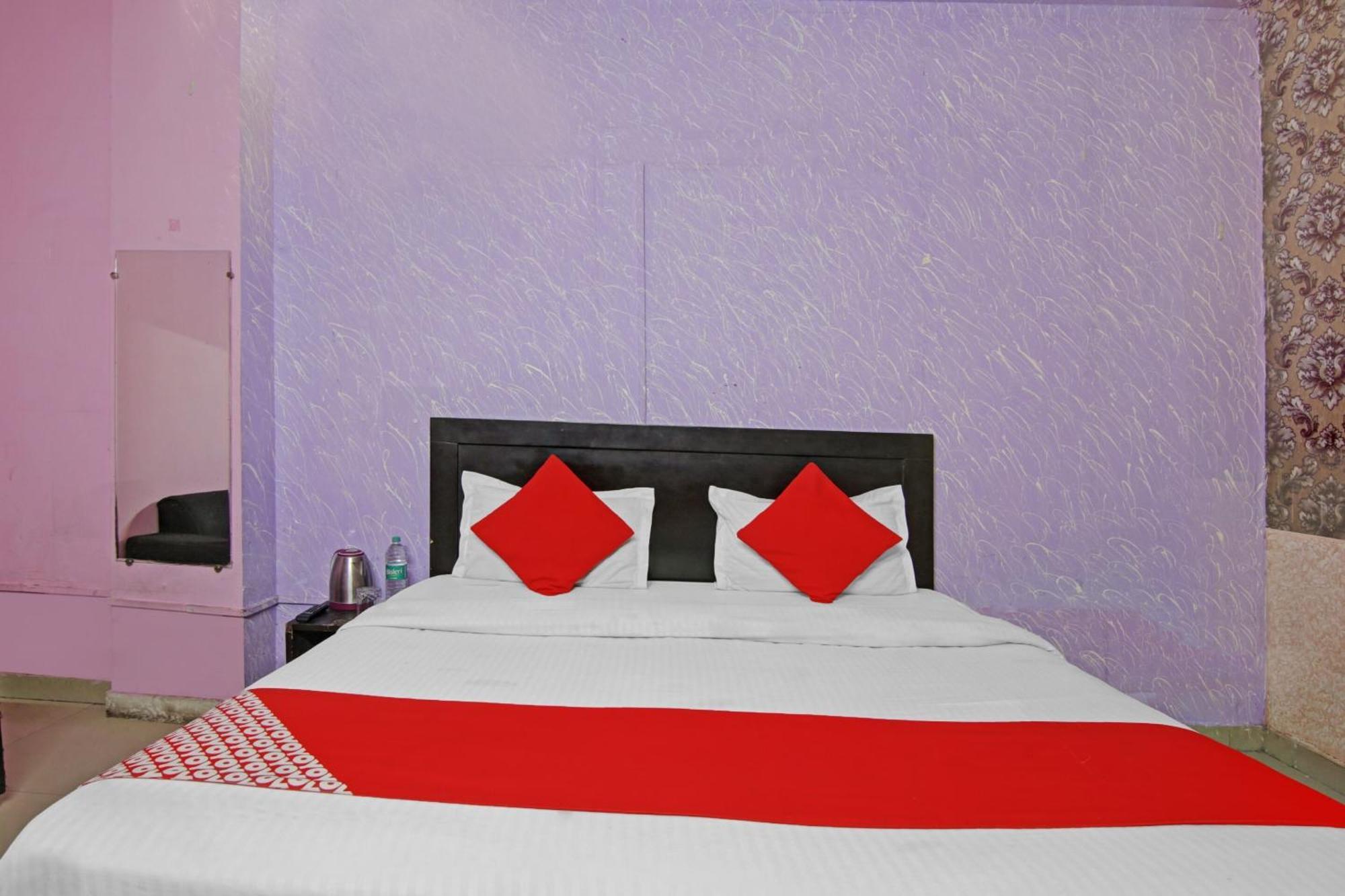Hotel O Glorious Stayz Noida Exterior photo